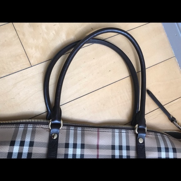 Authentic Burberry Tote, like new - Picture 3 of 7